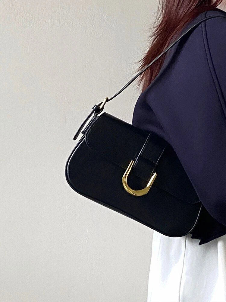 Sac à Bandoulière en Cuir Verni pour Femme – Sac Chic et Élégant avec Boucle et Finition Brillante