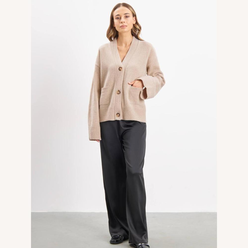 Cardigan Femme Oversize en Maille Douce avec Poches – Élégance Décontractée Beige et Gris
