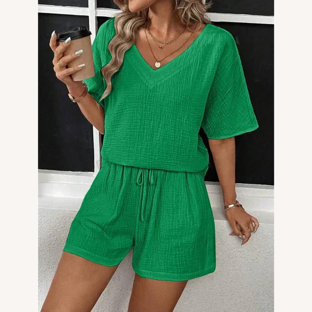 Ensemble d'Été Femme Décontracté en Coton Léger avec Haut à Col en V et Short Élastique – Confort et Style