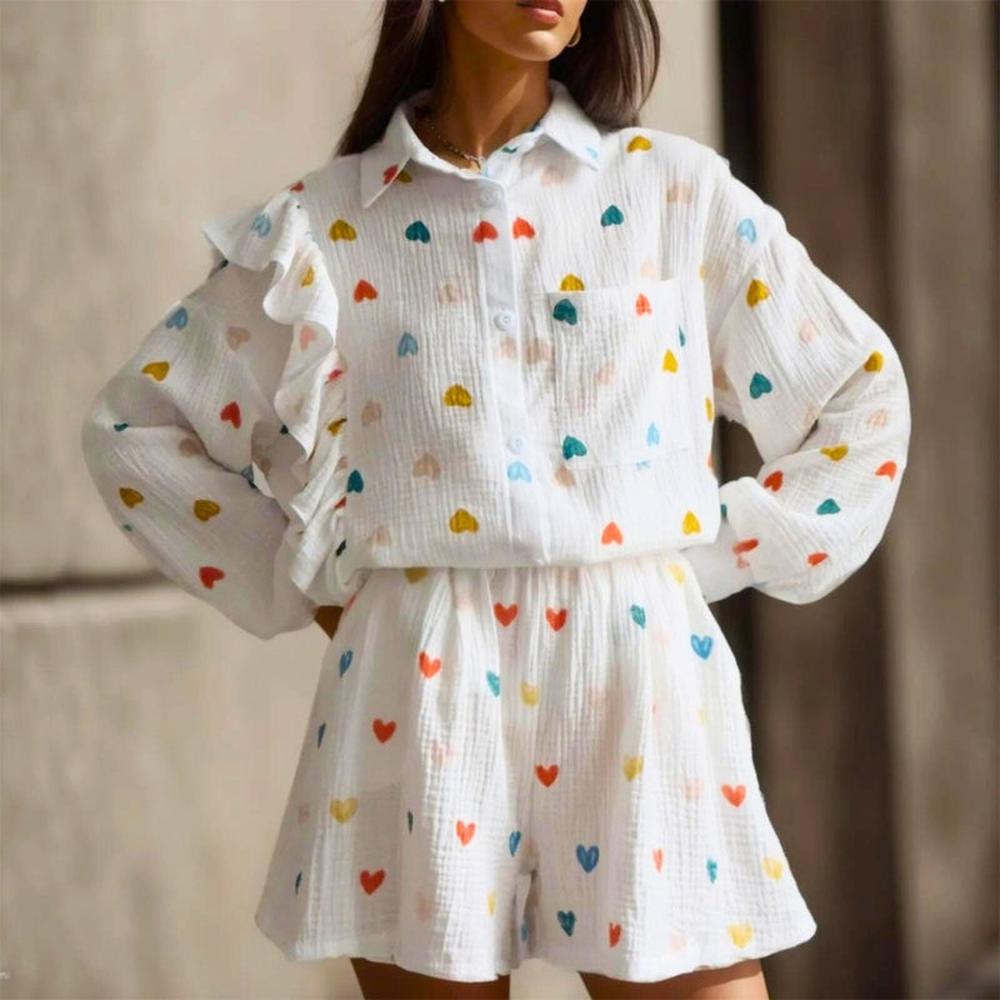 Ensemble Femme Imprimé Cœur – Blouse Longue à Volants et Short Fluide Léger pour un Style Tendance