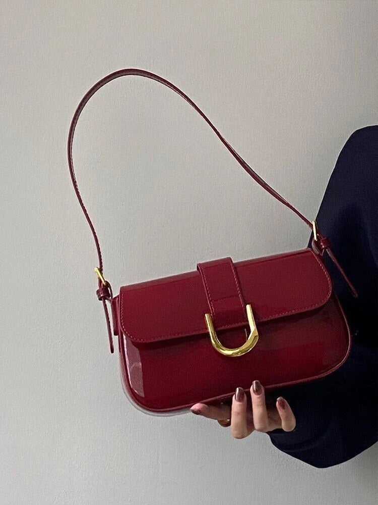 Sac à Bandoulière en Cuir Verni pour Femme – Sac Chic et Élégant avec Boucle et Finition Brillante