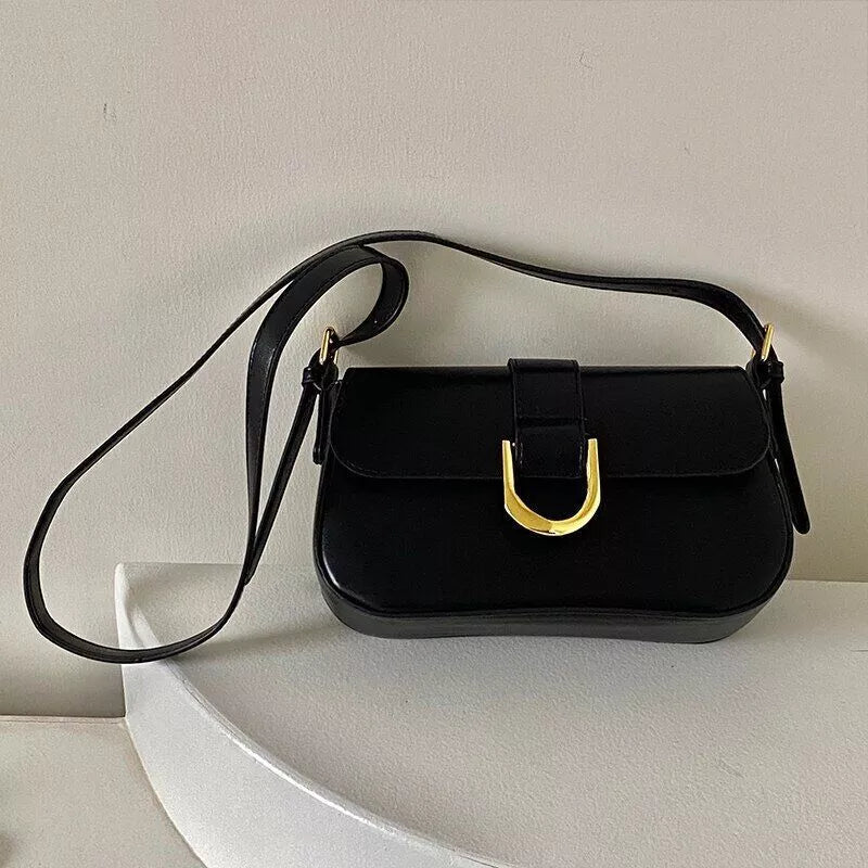 Sac à Bandoulière en Cuir Verni pour Femme – Sac Chic et Élégant avec Boucle et Finition Brillante