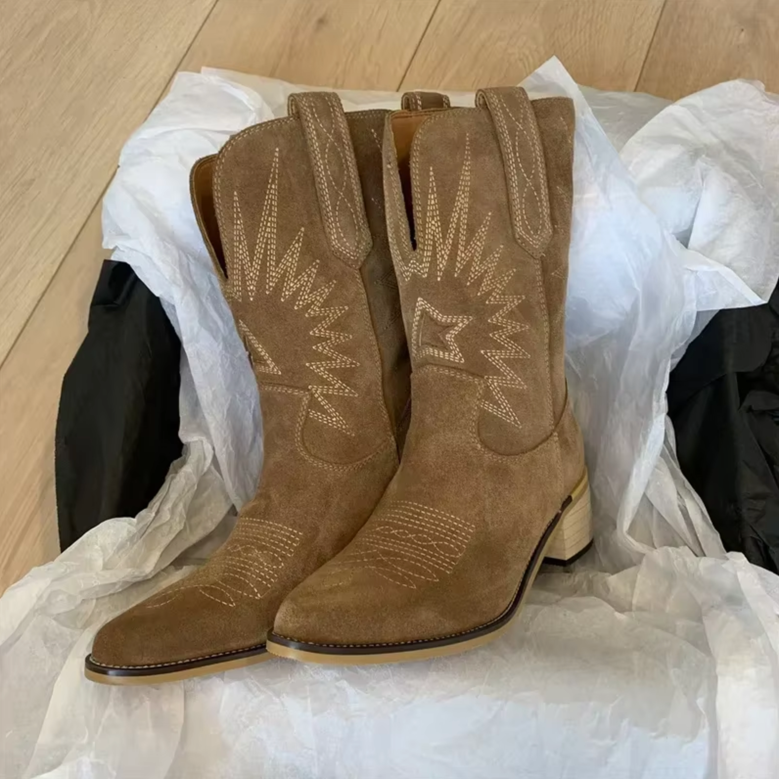 Bottes de Cowboy Mi-Mollet en Suède pour Femmes – Confort et Style Western 1