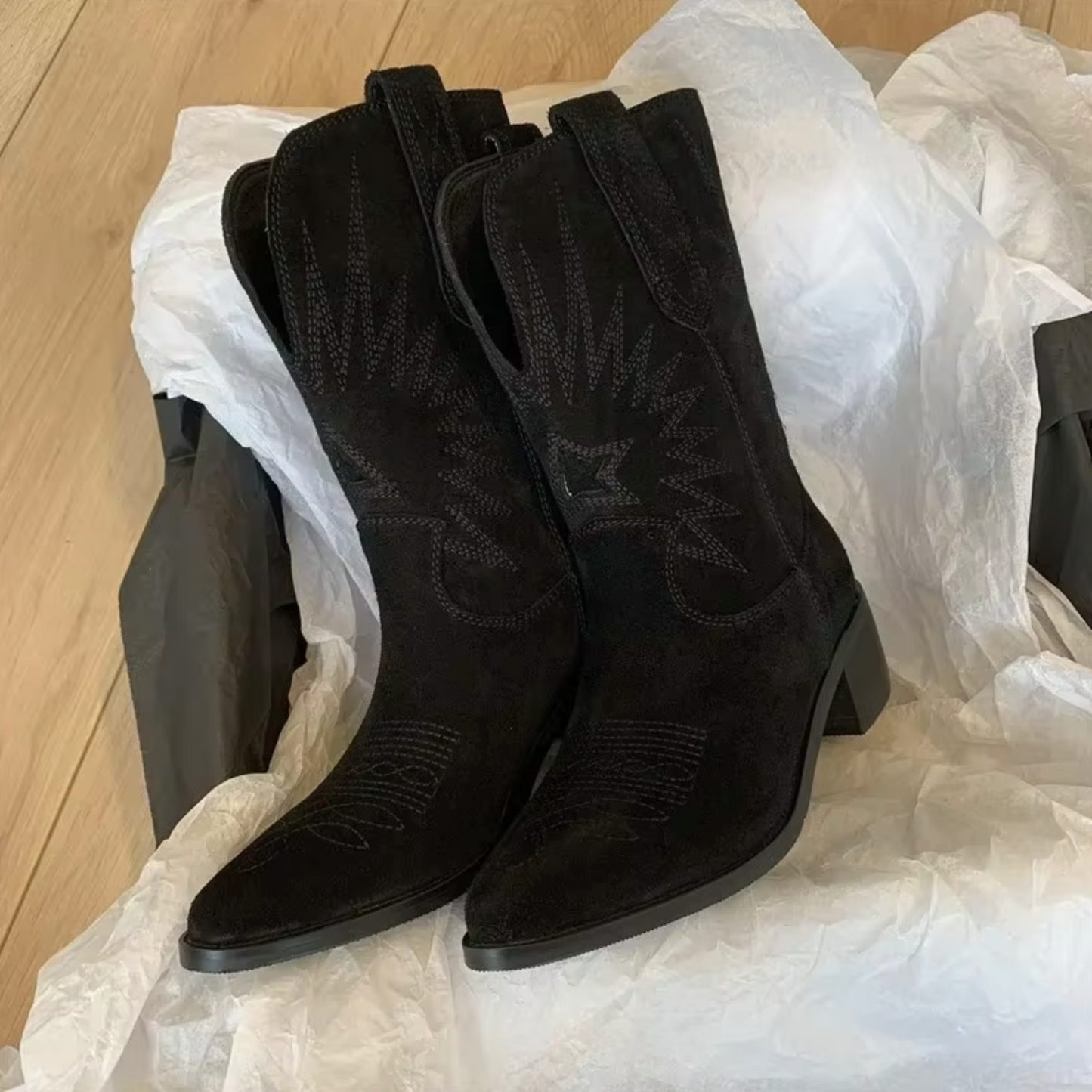 Bottes de Cowboy Mi-Mollet en Suède pour Femmes – Confort et Style Western 4