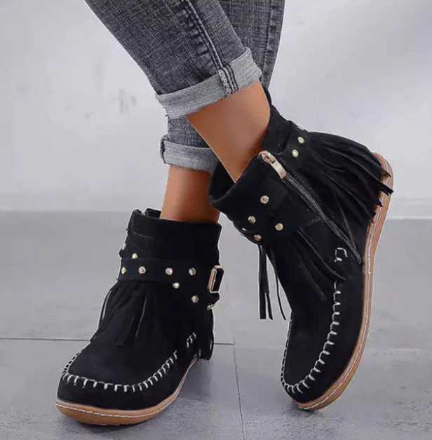 Bottines Femme en Faux Suède avec Franges et Sangle Cloutée – Confort Quotidien 1
