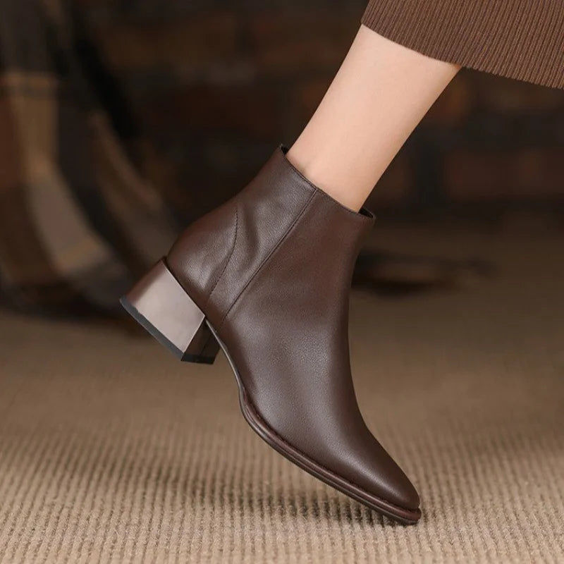 Bottines pour Femmes en Simili Cuir à Bout Pointu avec Talon Épais - Idéales pour le Bureau et les Sorties 1