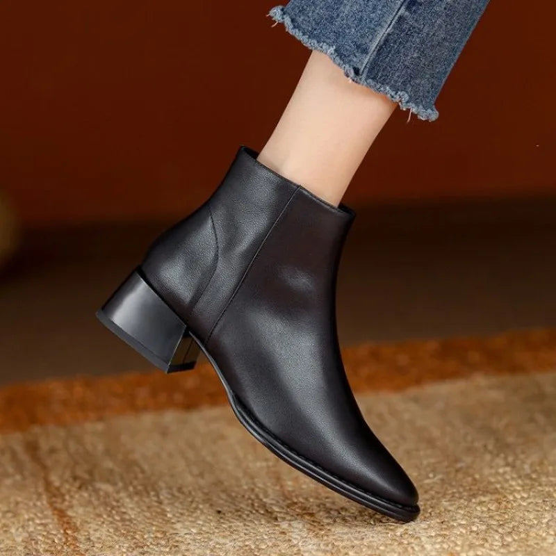 Bottines pour Femmes en Simili Cuir à Bout Pointu avec Talon Épais - Idéales pour le Bureau et les Sorties 2