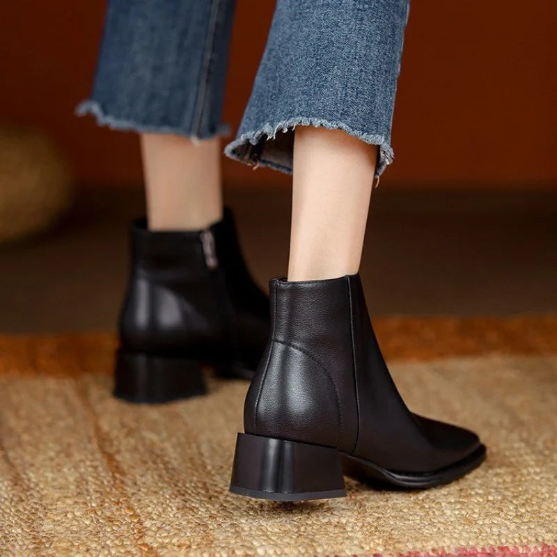 Bottines pour Femmes en Simili Cuir à Bout Pointu avec Talon Épais - Idéales pour le Bureau et les Sorties 3