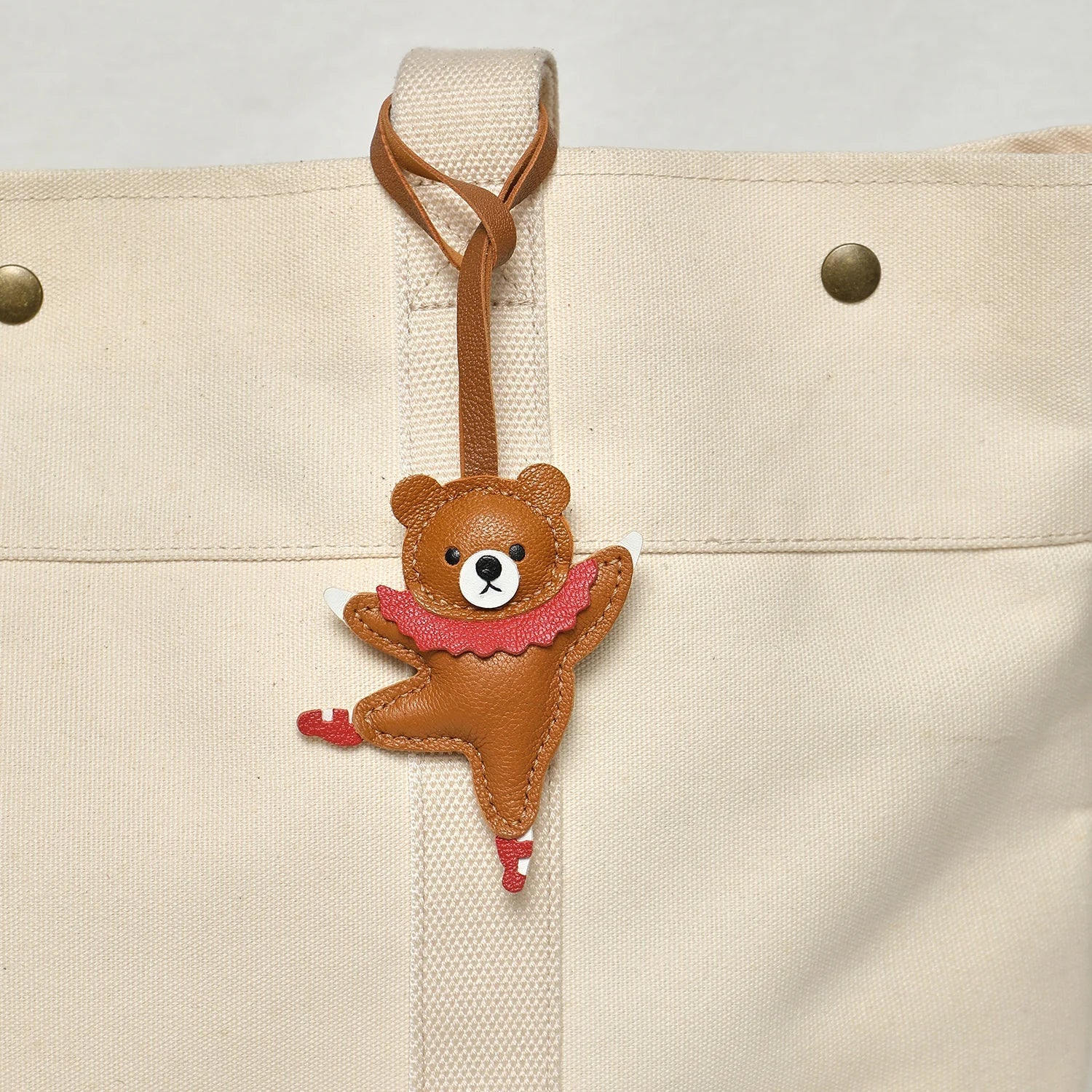Charme de Sac en Cuir Noir avec Panneau Blanc et Joues Roses – Porte-Clés Élégant et Durable en Cuir de Chèvre