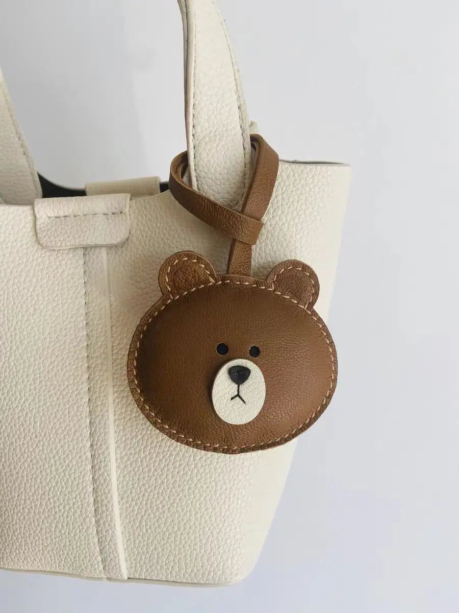 Charme de Sac en Cuir Noir avec Panneau Blanc et Joues Roses – Porte-Clés Élégant et Durable en Cuir de Chèvre