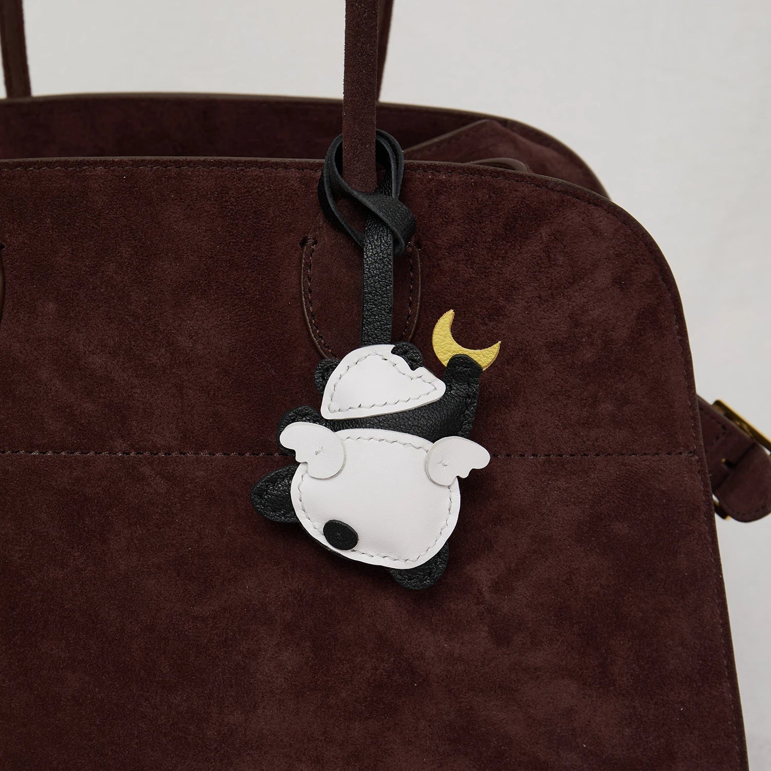 Charme de Sac en Cuir Noir avec Panneau Blanc et Joues Roses – Porte-Clés Élégant et Durable en Cuir de Chèvre