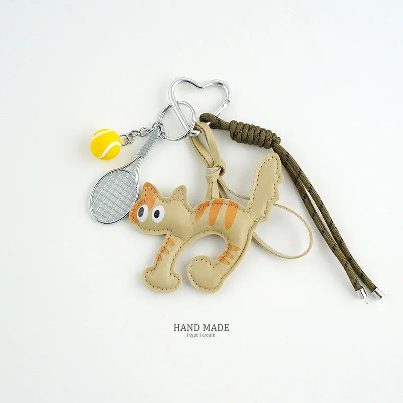 Charme en Cuir Tressé pour Sac avec Accents en Cuir de Chèvre – Pendentif Porte-Clés Esthétique et Ludique