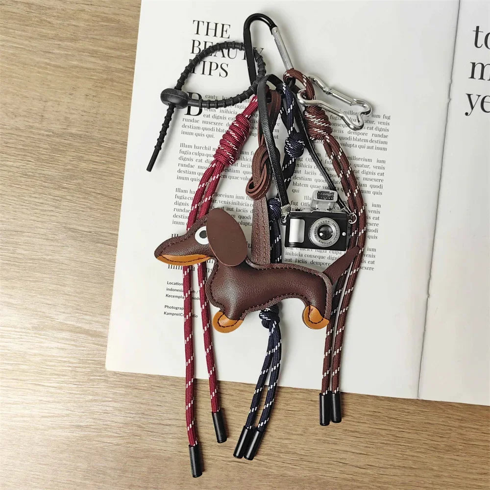 Charme en Cuir Tressé pour Sac avec Accents en Cuir de Chèvre – Pendentif Porte-Clés Esthétique et Ludique