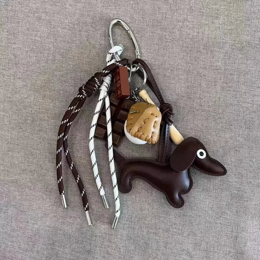 Charme en Cuir Tressé pour Sac avec Accents en Cuir de Chèvre – Pendentif Porte-Clés Esthétique et Ludique