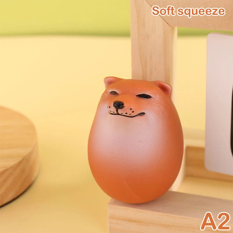 Décor de Bureau en Forme d'Oeuf Shiba Inu Souple - Objet de Détente Amusant pour le Bureau à Domicile