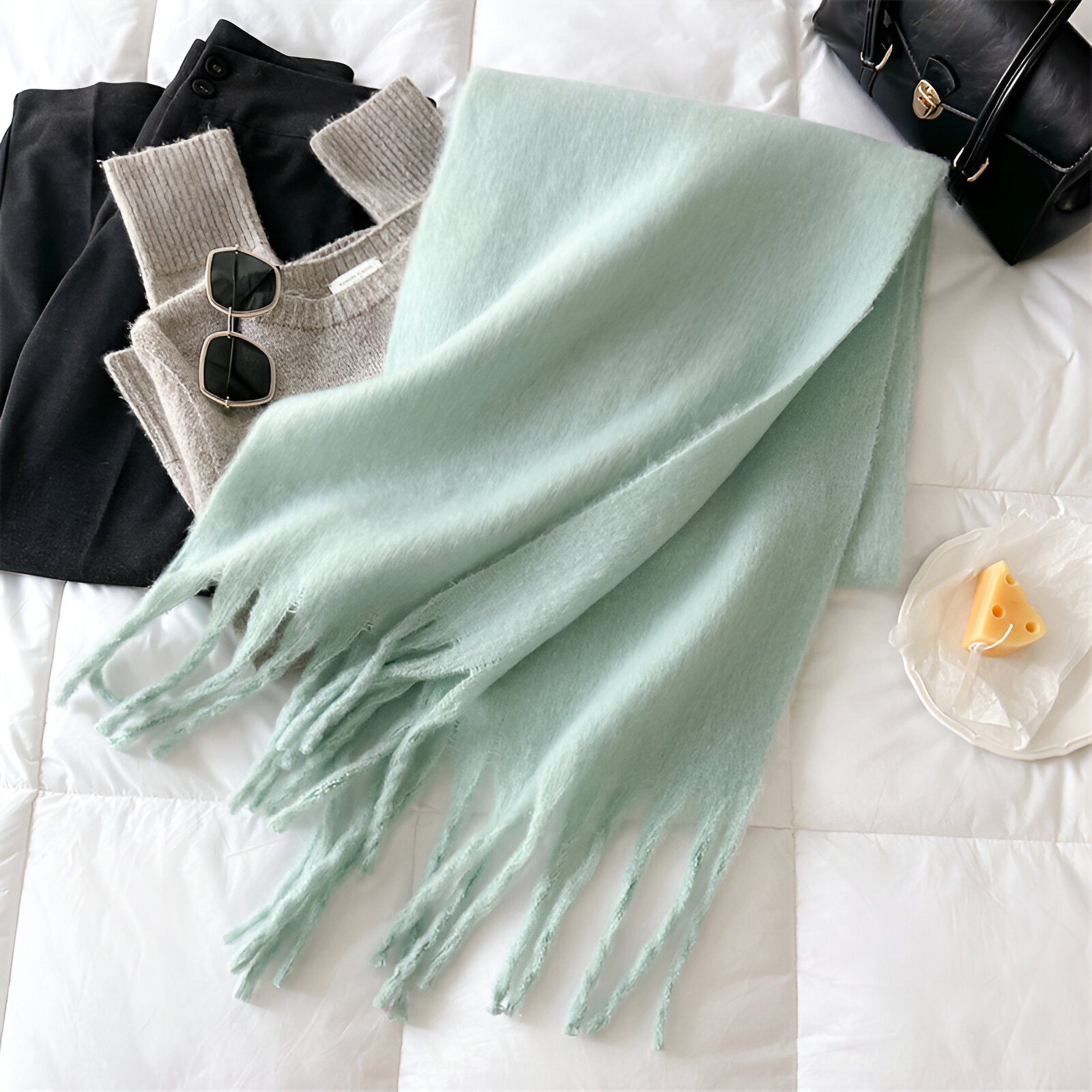Écharpe Femme Douce en Tissu Moelleux avec Franges – Élégante et Polyvalente pour Hiver 17