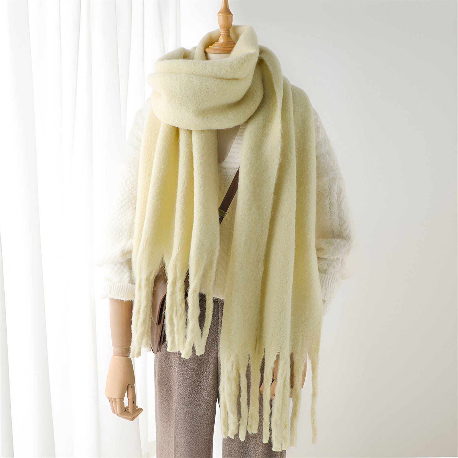 Écharpe Femme Douce en Tissu Moelleux avec Franges – Élégante et Polyvalente pour Hiver 18