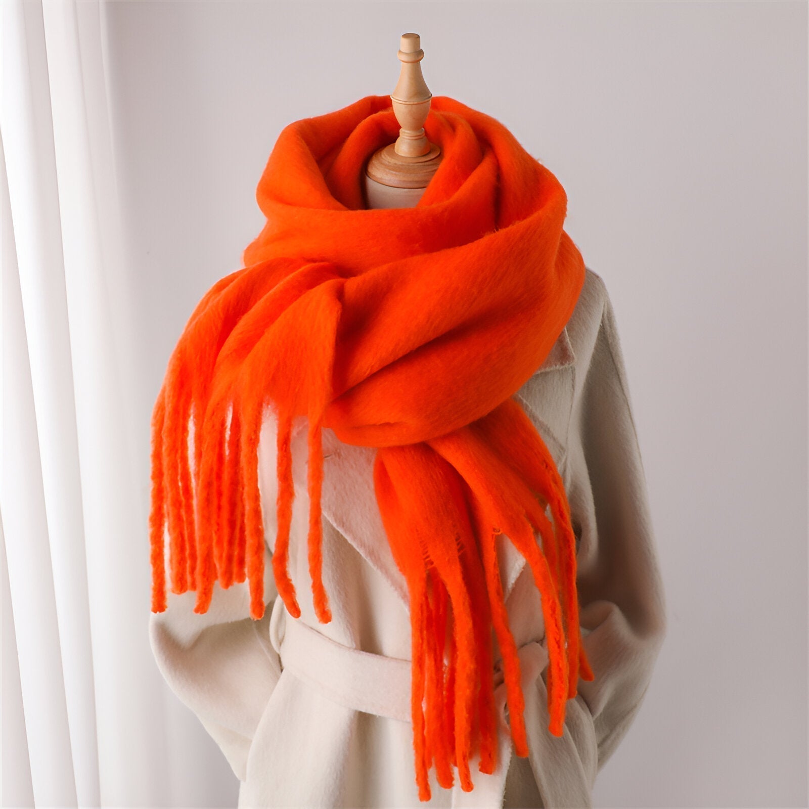 Écharpe Femme Douce en Tissu Moelleux avec Franges – Élégante et Polyvalente pour Hiver 24