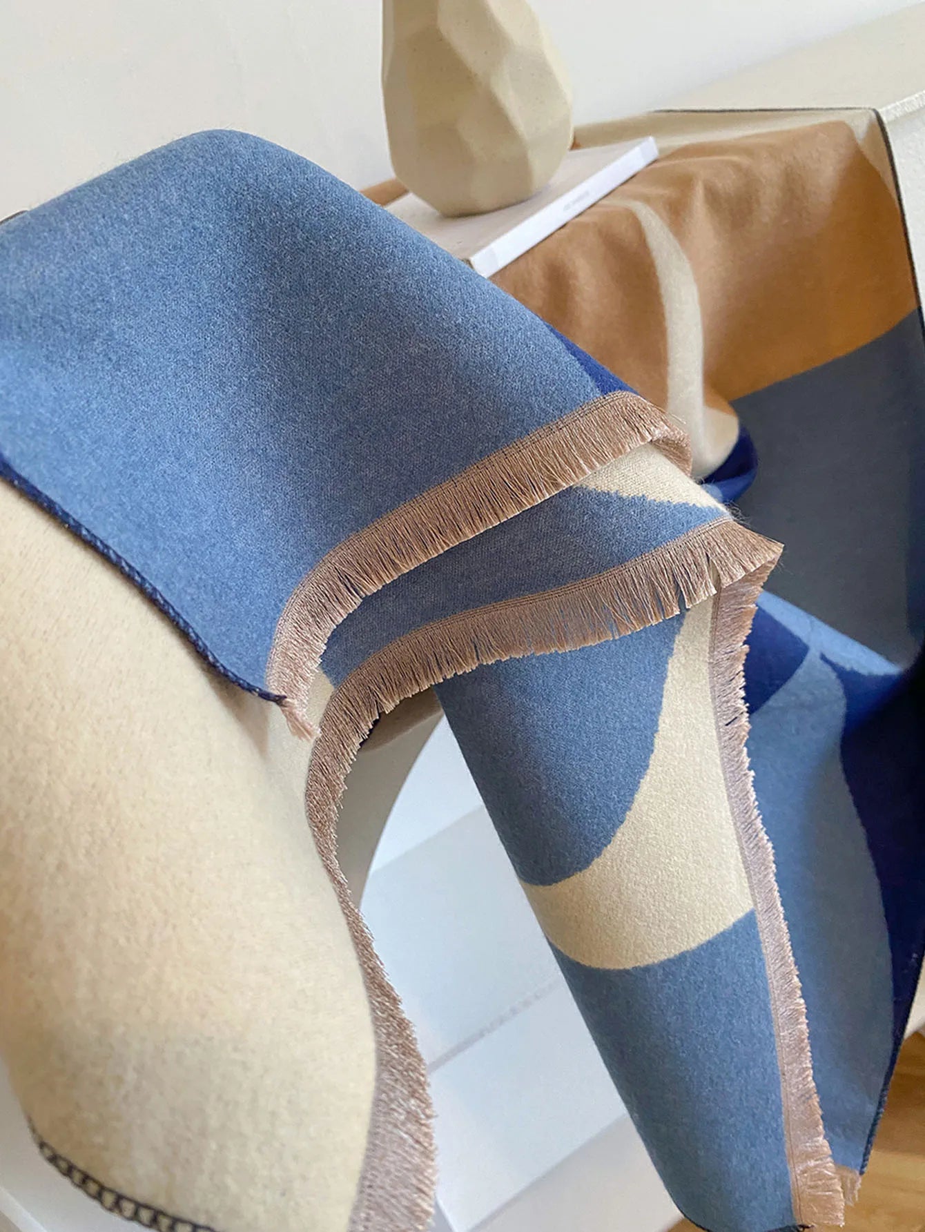 Écharpe Femme Oversize Réversible en Tissu Doux avec Motif Géométrique 7