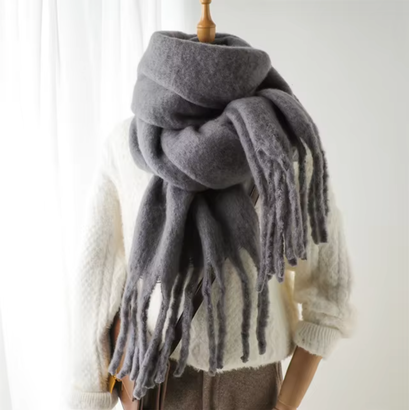 Écharpe Femme Surdimensionnée en Peluche avec Franges – Douce et Élégante pour l'Hiver, Confort et Style 4