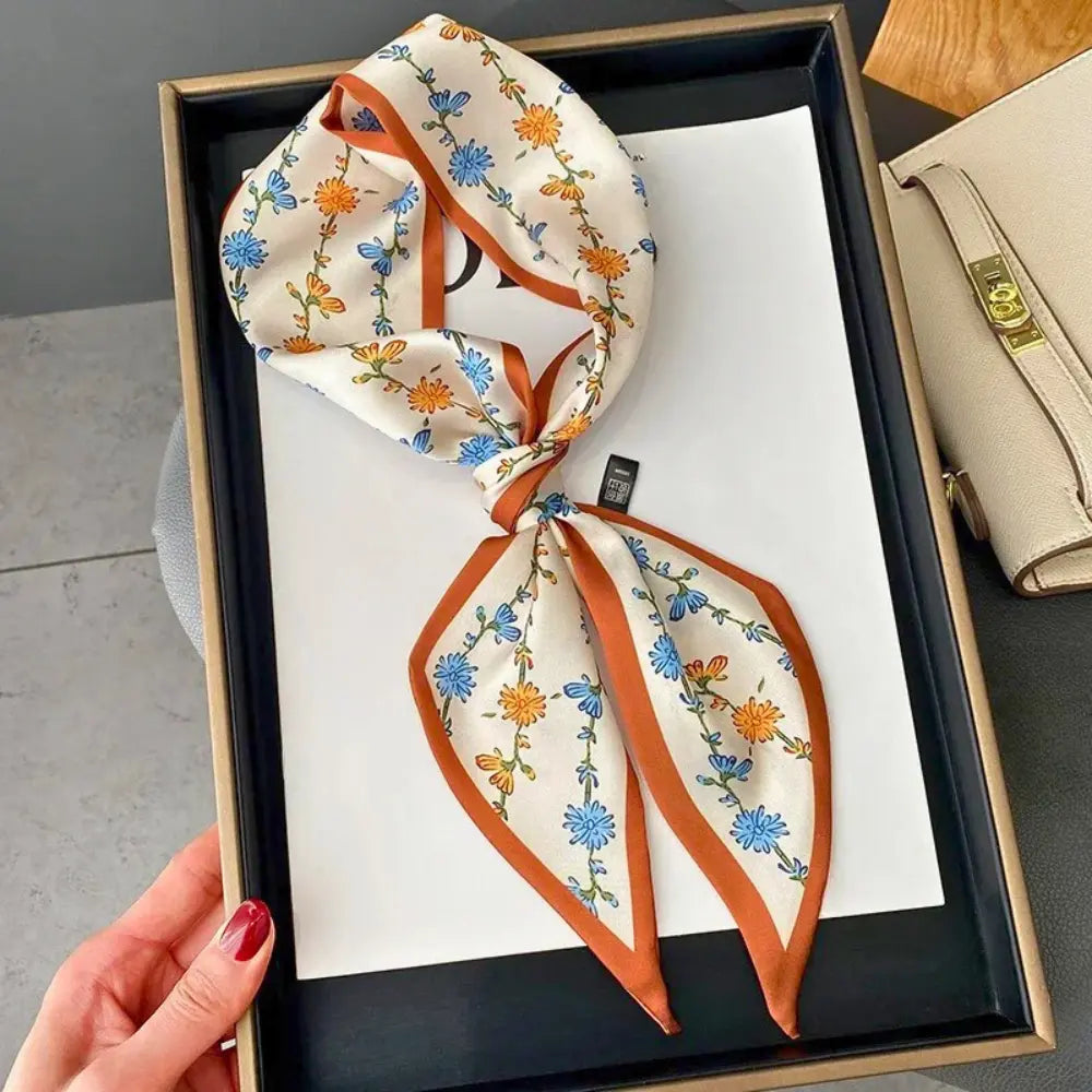 Écharpe Fine en Satin Botanique pour Femmes - Élégante et Polyvalente 2