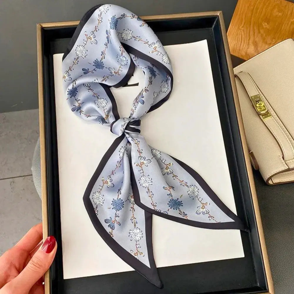 Écharpe Fine en Satin Botanique pour Femmes - Élégante et Polyvalente 3