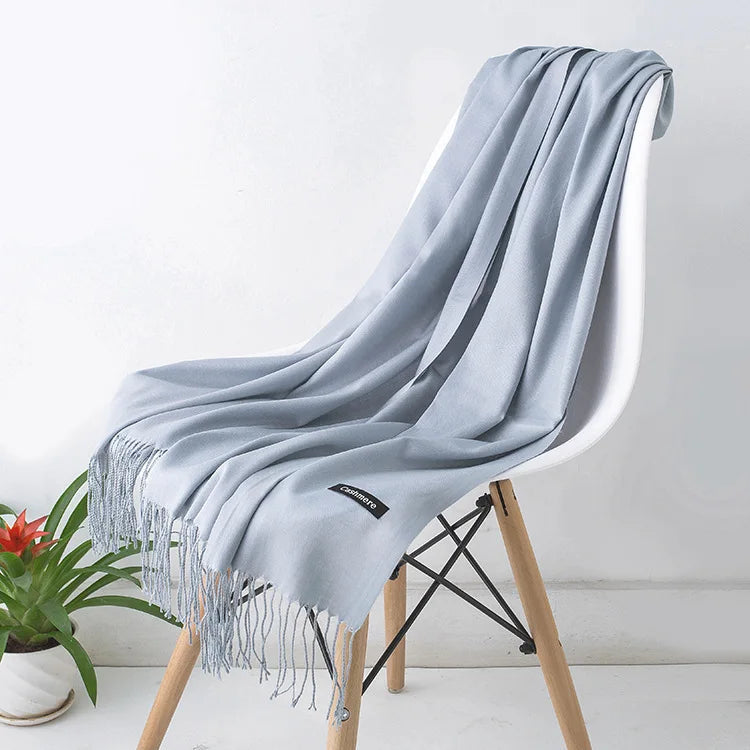 Écharpe Longue en Laine avec Franges pour Femmes – Confort et Élégance pour l'Hiver 25