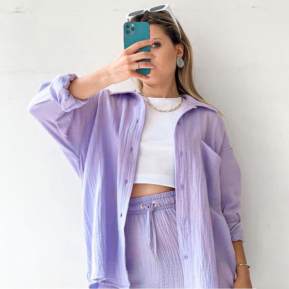 Ensemble Décontracté Femme 3 Pièces en Coton Gaze – Chemise, Débardeur Court et Short Élastique, Style Minimaliste