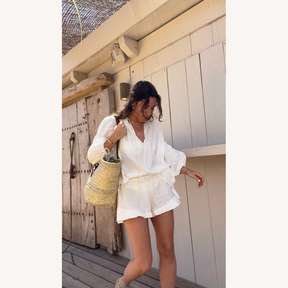 Ensemble Femme en Lin Léger avec Haut Ample à Cordon et Short à Volants – Idéal pour l'Été