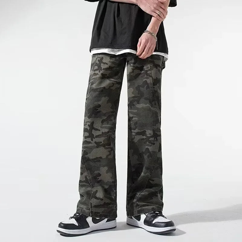 Jeans Cargo Surdimensionnés pour Hommes avec Détails Camouflage et Poches Multiples