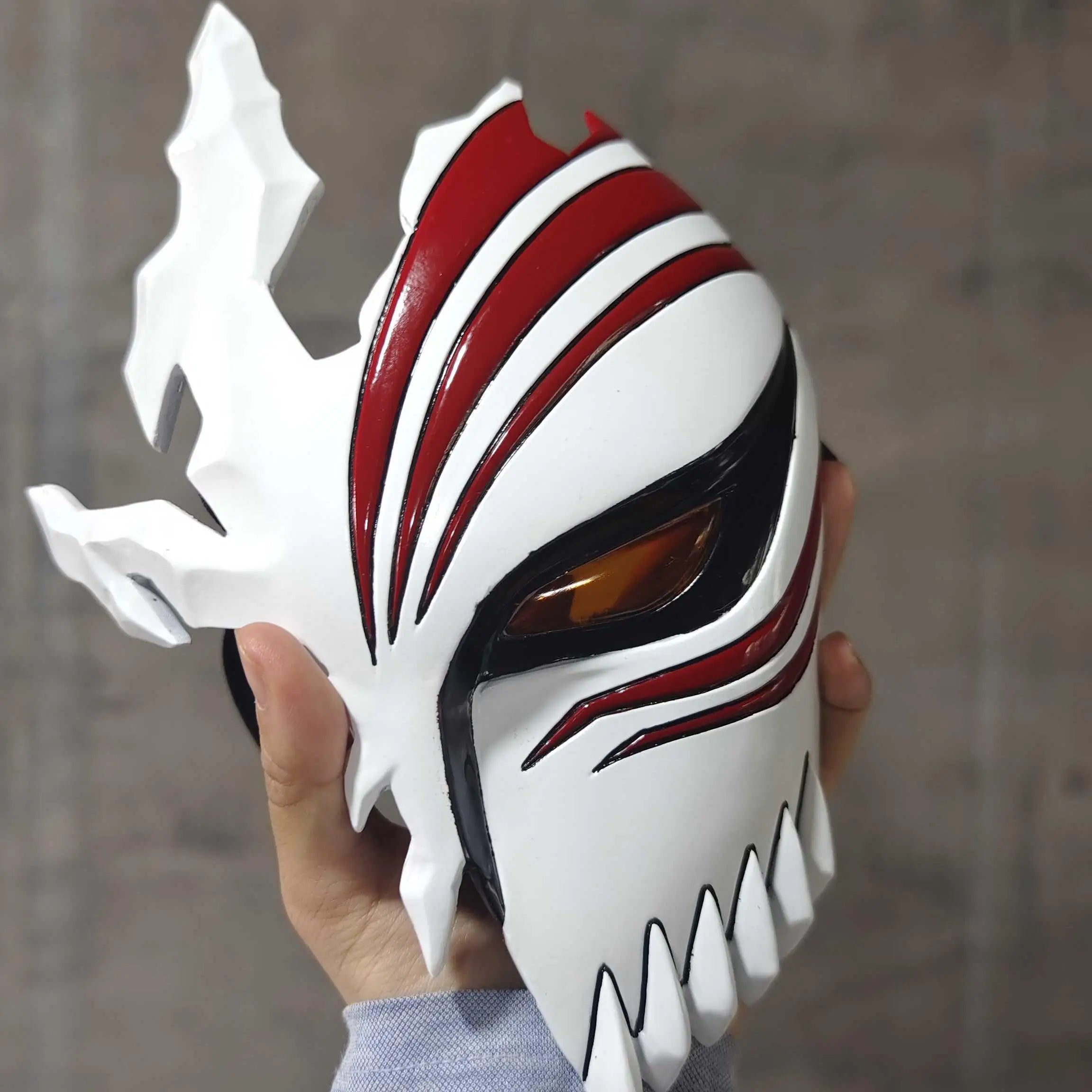 Masque à Demi-Face Ichigo Kurosaki Hollow en Acrylique – Cosplay et Halloween avec Détails Authentiques et Lentilles Ambrées