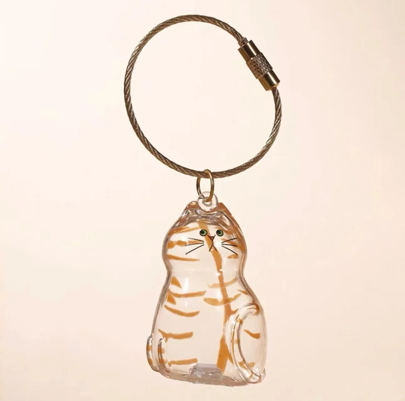 Pendentif en Résine Transparent avec Poils de Chien – Porte-clés et Charme de Sac Élégant et Compact