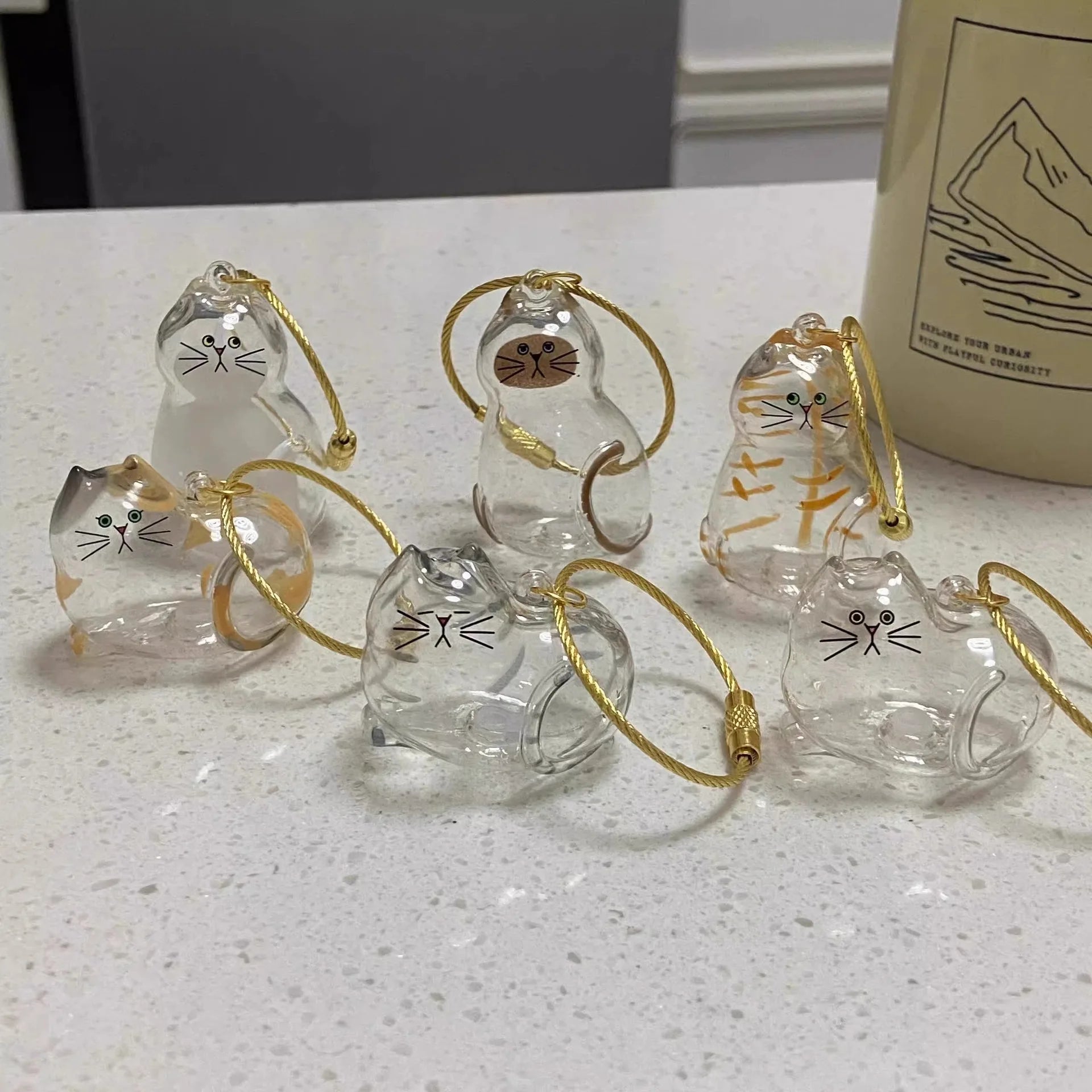 Pendentif en Résine Transparent avec Poils de Chien – Porte-clés et Charme de Sac Élégant et Compact