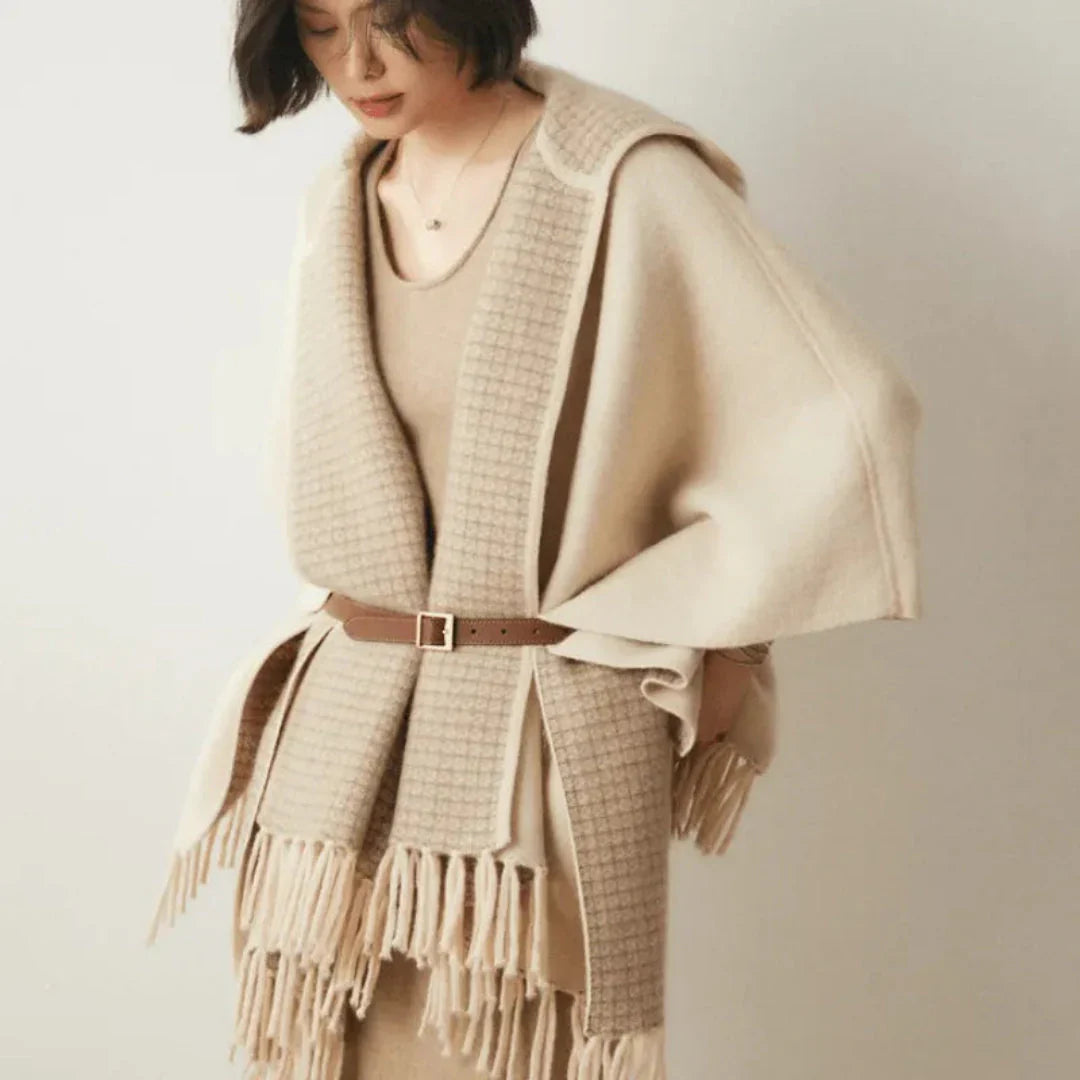 Poncho Léger à Capuche pour Femmes – Design Drapé et Ourlet à Franges 1