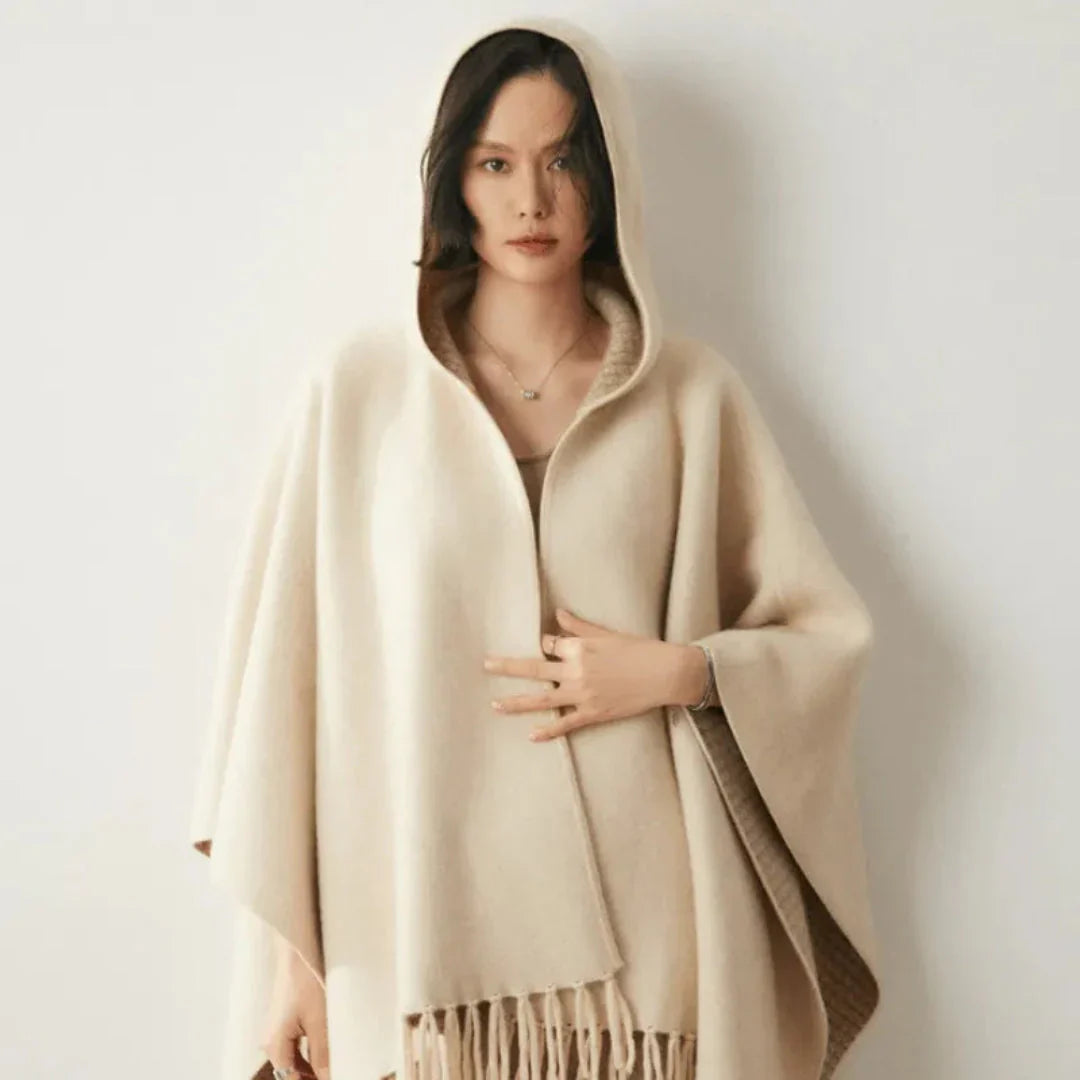 Poncho Léger à Capuche pour Femmes – Design Drapé et Ourlet à Franges 2