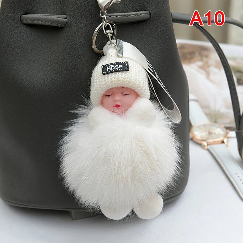 Porte-Clés Bébé Endormi en Peluche avec Chapeau Tricoté et Sangle Love – Accessoire Mignon pour Sacs et Clés