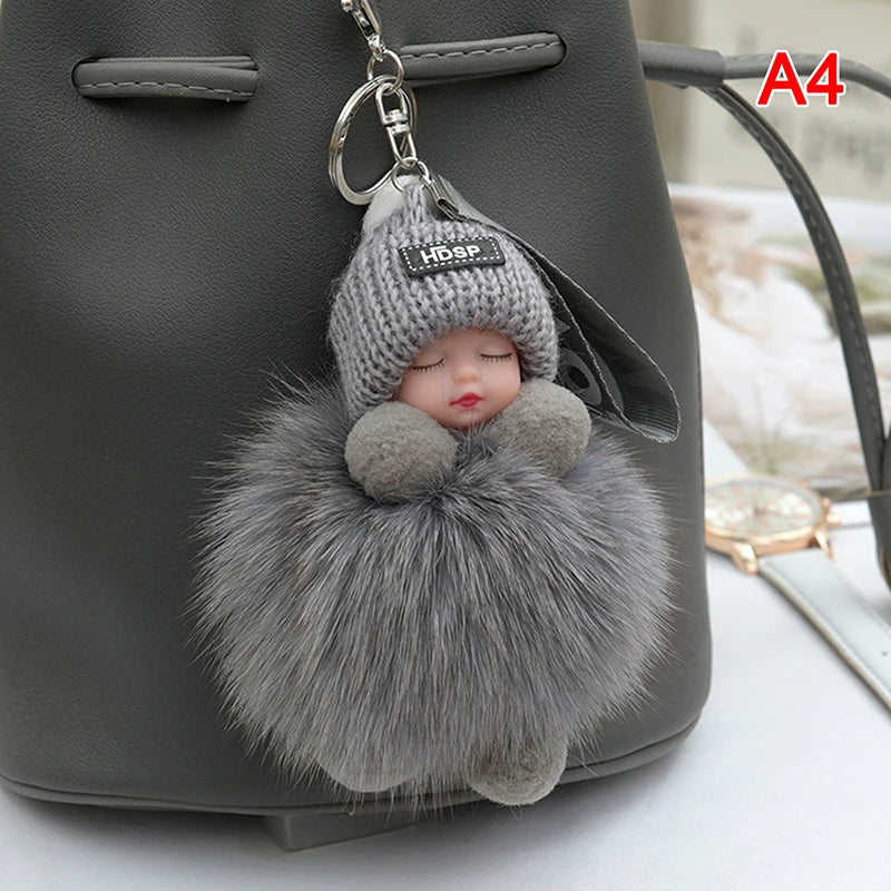 Porte-Clés Bébé Endormi en Peluche avec Chapeau Tricoté et Sangle Love – Accessoire Mignon pour Sacs et Clés