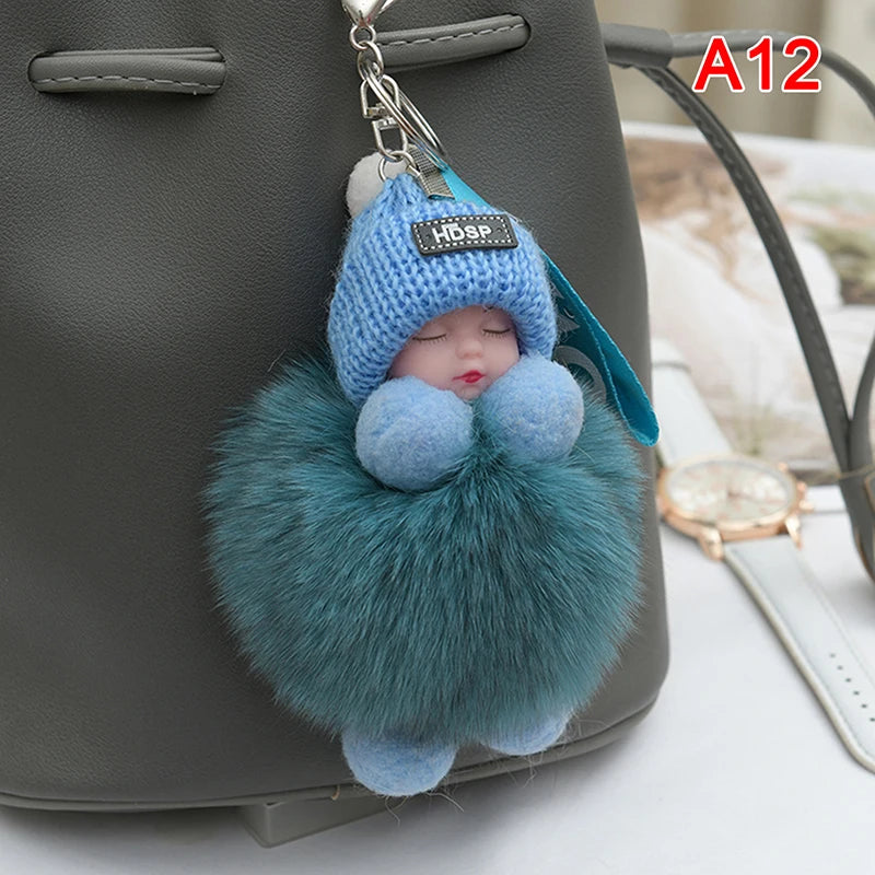 Porte-Clés Bébé Endormi en Peluche avec Chapeau Tricoté et Sangle Love – Accessoire Mignon pour Sacs et Clés