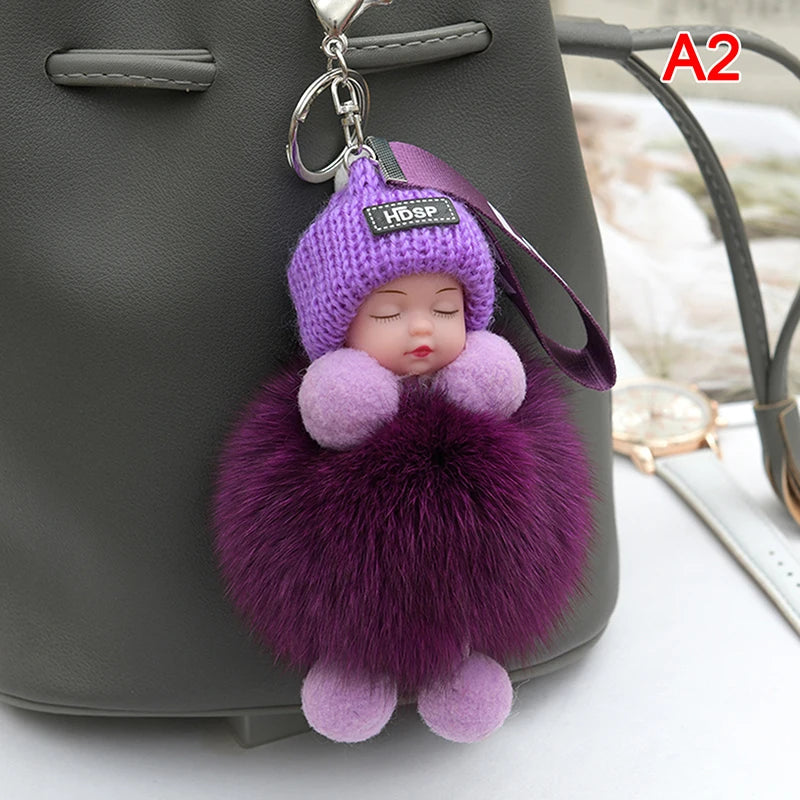 Porte-Clés Bébé Endormi en Peluche avec Chapeau Tricoté et Sangle Love – Accessoire Mignon pour Sacs et Clés