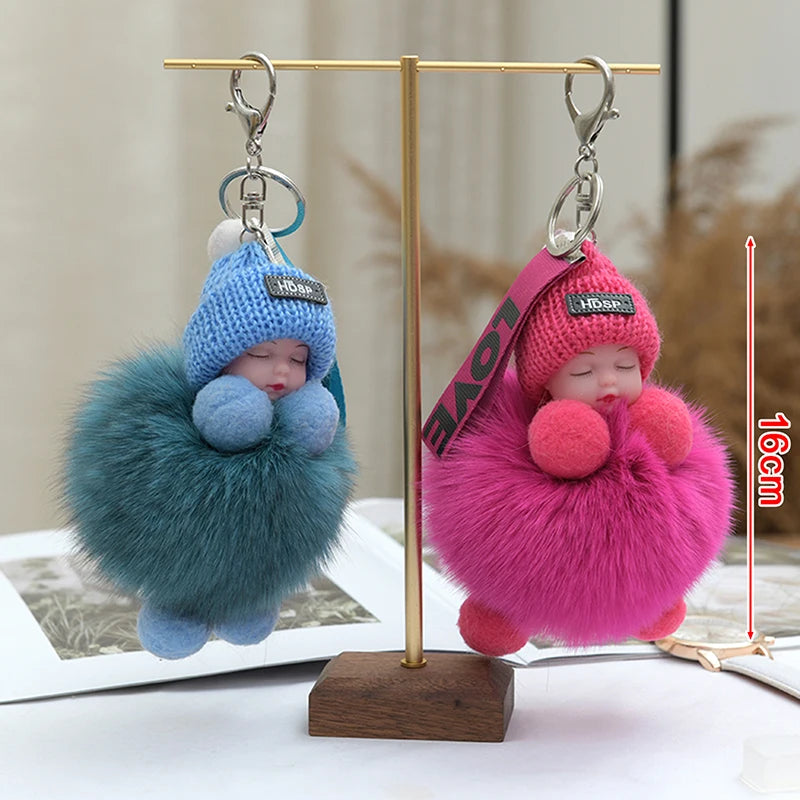 Porte-Clés Bébé Endormi en Peluche avec Chapeau Tricoté et Sangle Love – Accessoire Mignon pour Sacs et Clés