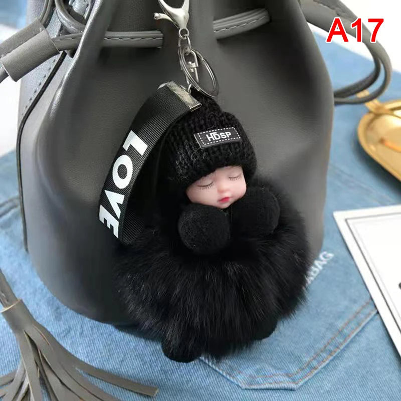 Porte-Clés Bébé Endormi en Peluche avec Chapeau Tricoté et Sangle Love – Accessoire Mignon pour Sacs et Clés