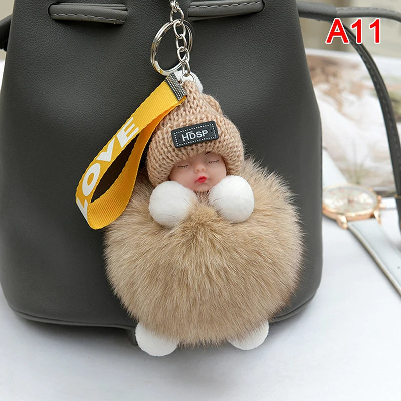 Porte-Clés Bébé Endormi en Peluche avec Chapeau Tricoté et Sangle Love – Accessoire Mignon pour Sacs et Clés