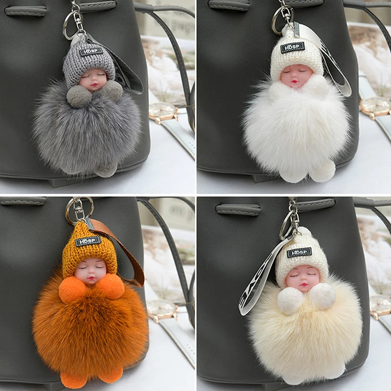 Porte-Clés Bébé Endormi en Peluche avec Chapeau Tricoté et Sangle Love – Accessoire Mignon pour Sacs et Clés