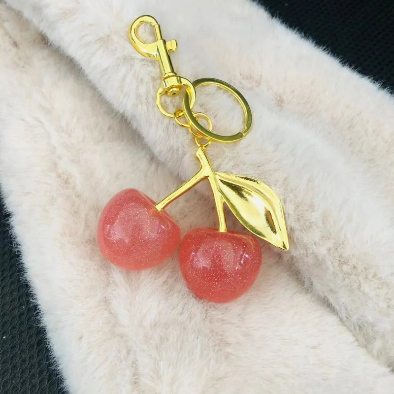 Porte-Clés Cerise Rouge avec Fermoir de Homard et Feuille d'Or – Accessoire Élégant pour Sacs et Clés