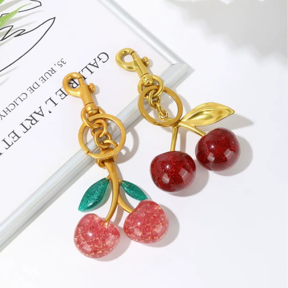 Porte-Clés Cerise Rouge avec Fermoir de Homard et Feuille d'Or – Accessoire Élégant pour Sacs et Clés