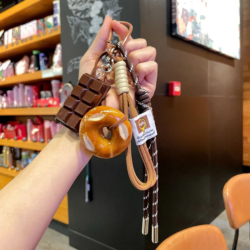 Porte-Clés en Corde Tissée avec Charme de Pâtisserie – Accessoire Léger et Décoratif pour Sac et Clés