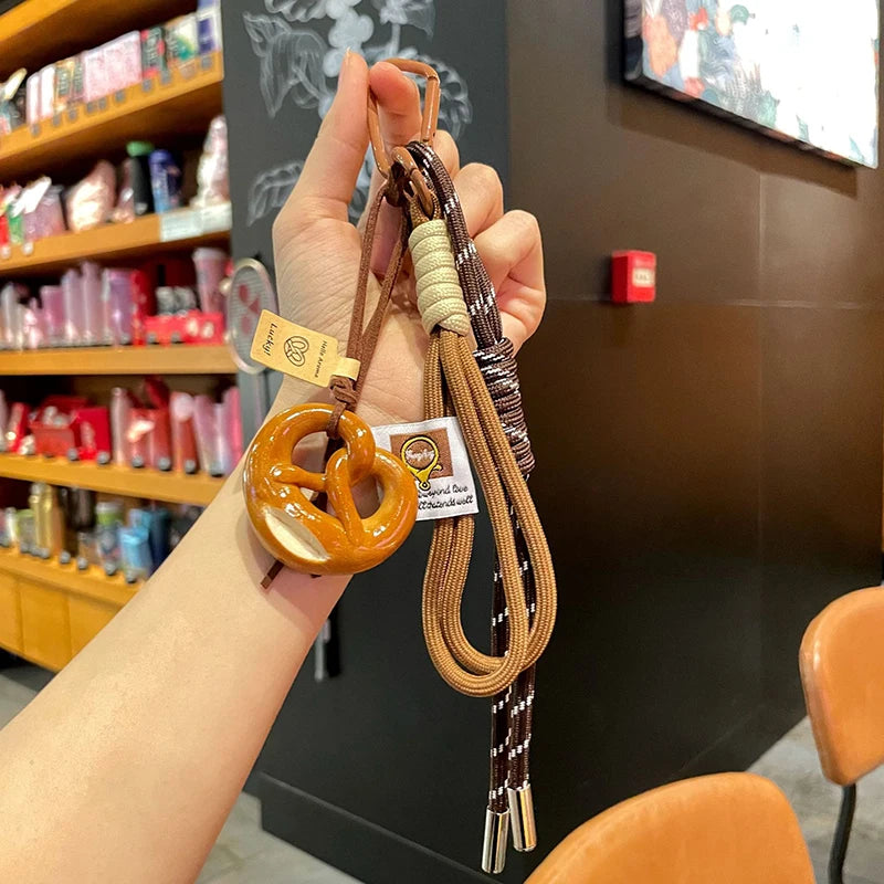 Porte-Clés en Corde Tissée avec Charme de Pâtisserie – Accessoire Léger et Décoratif pour Sac et Clés