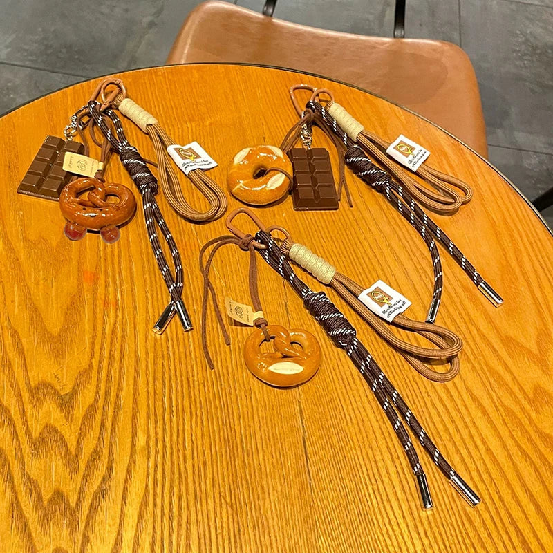 Porte-Clés en Corde Tissée avec Charme de Pâtisserie – Accessoire Léger et Décoratif pour Sac et Clés