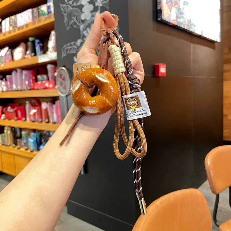 Porte-Clés en Corde Tissée avec Charme de Pâtisserie – Accessoire Léger et Décoratif pour Sac et Clés