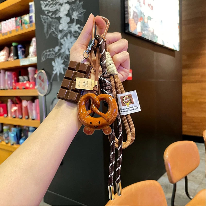 Porte-Clés en Corde Tissée avec Charme de Pâtisserie – Accessoire Léger et Décoratif pour Sac et Clés